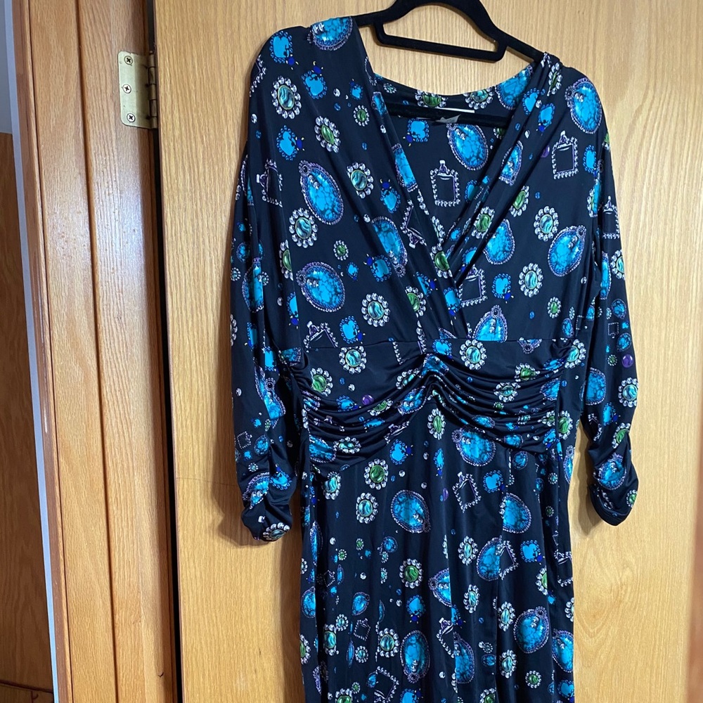 Bianca Jewel dress, flattering lines